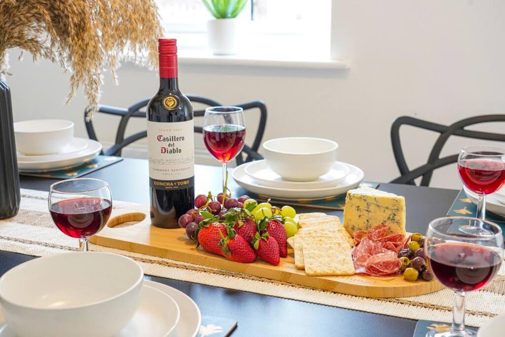 Glebe House - 5 Bedroom 3 Bathroom - Sleeps 10 - Driveway Parking, Fast Wifi, Smarttvs With Skytv, Xbox And Netflix By Yoko Holiday home *
