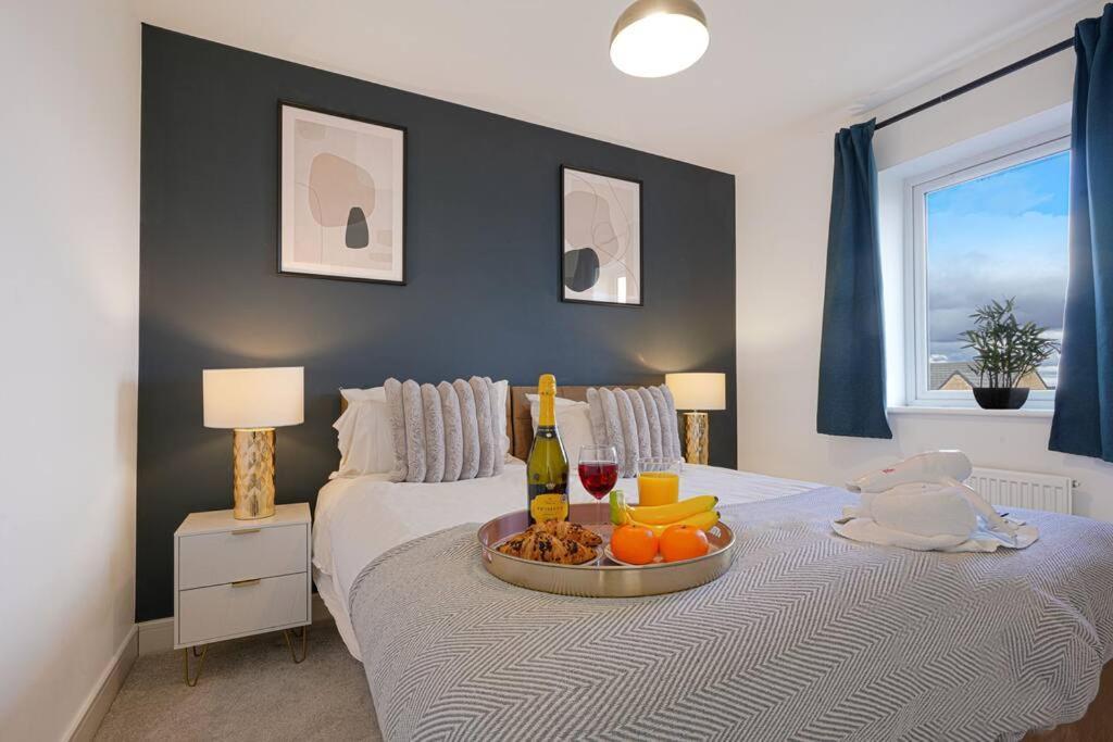 Glebe House - 5 Bedroom 3 Bathroom - Sleeps 10 - Driveway Parking, Fast Wifi, Smarttvs With Skytv, Xbox And Netflix By Yoko *